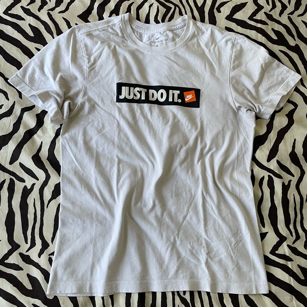 Nike just  do it minimal tee 🔥
